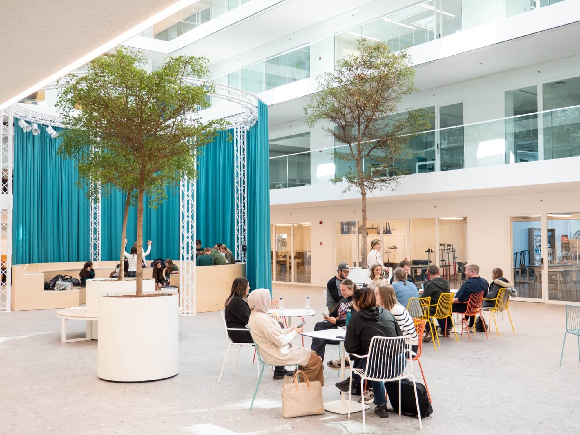 in het hart van T2-campus vind je een grote open ruimte, geschikt voor tal van events en activiteiten