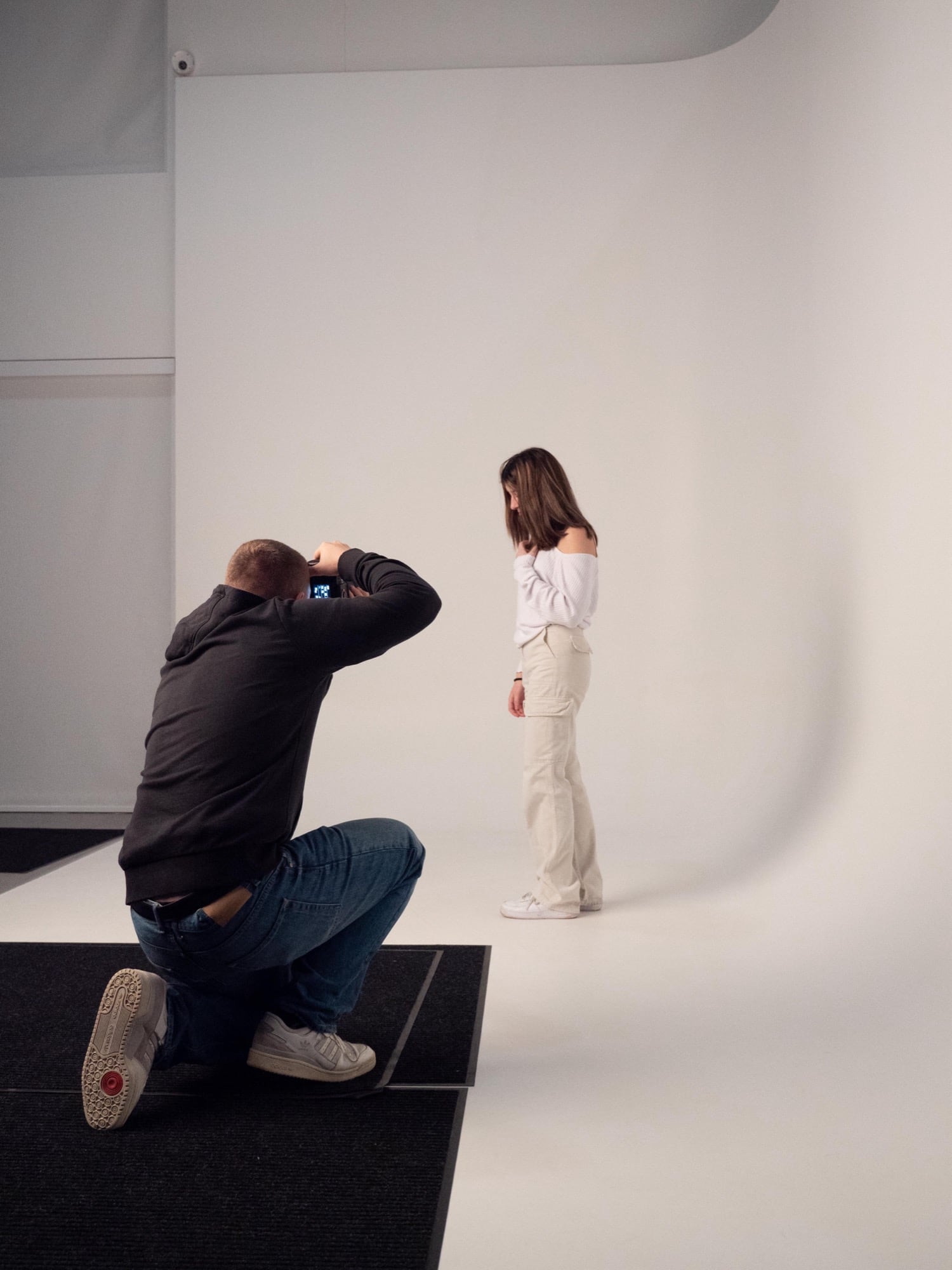 T2-campus beschikt in totaal over acht professionele fotostudio's met limbowand