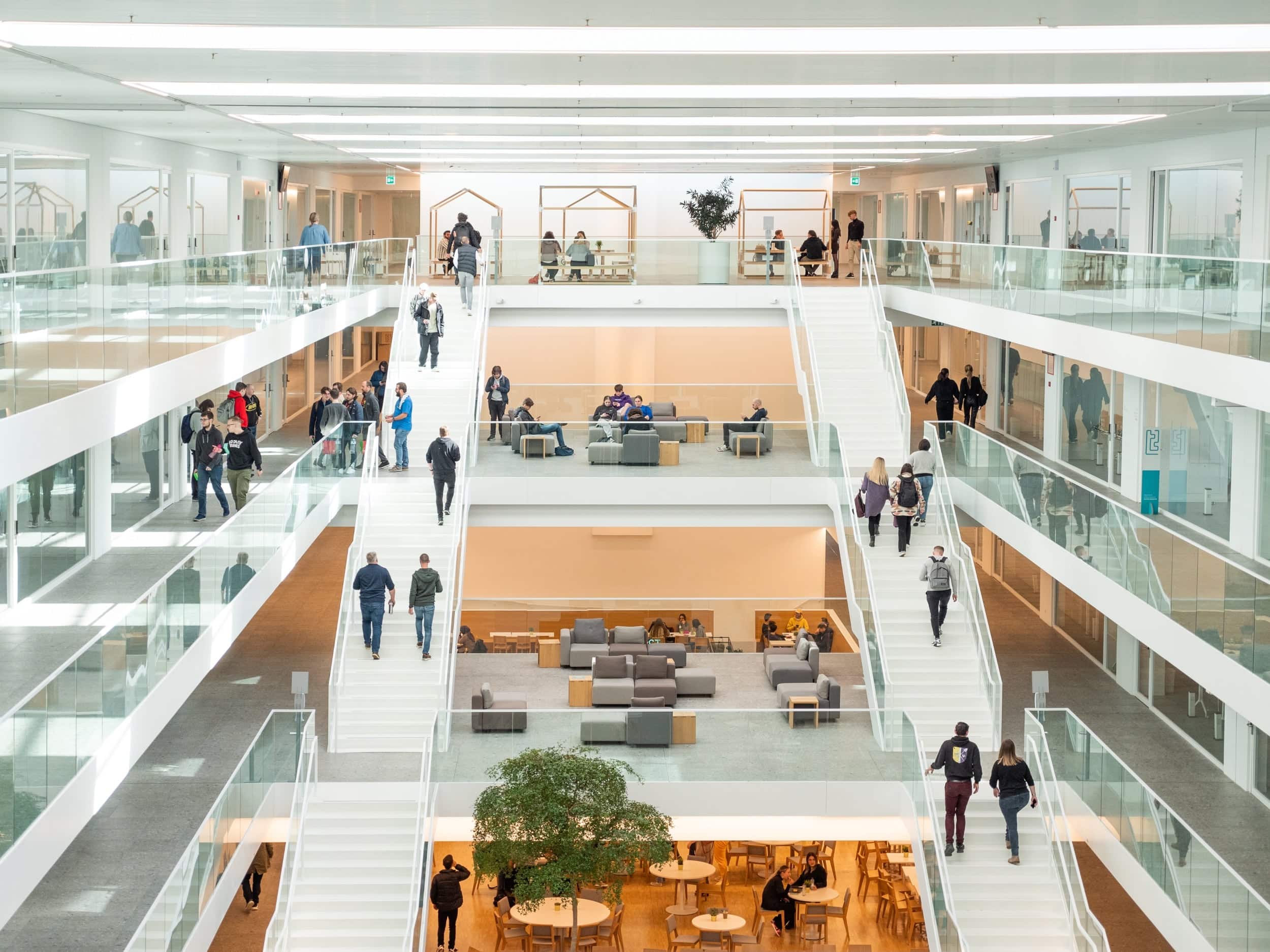 Zicht binnen in T2-campus, met een community van vaste kernpartners