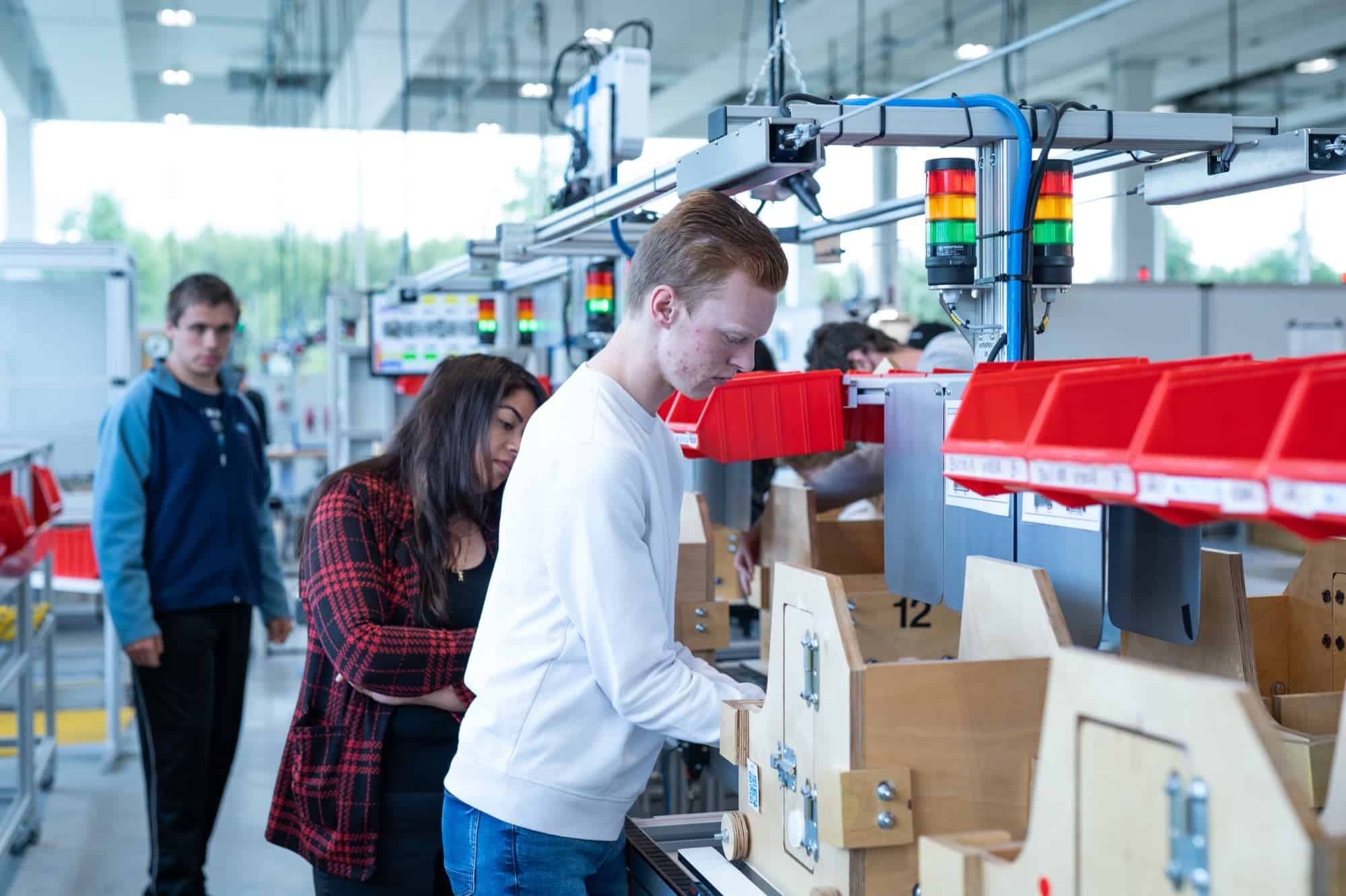 In het Lean Labo leren trainees de principes van lean manufacturing
